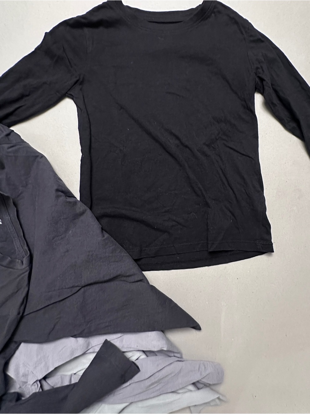 H&M Long Sleeve Crew Neck Tees - Set of 4 - Picture 3 of 6